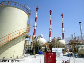 إيران تصدر النفط الخام وتستورد البنزين من الهند