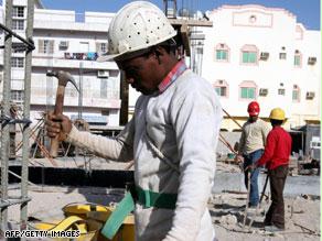 تعتمد دول الخليج على العمالة الآسيوية