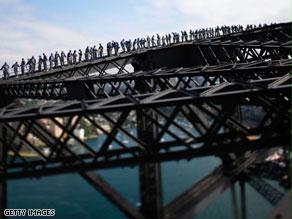 بلغ ارتفاع الجسر حوالي 58 متر أي ما يعادل 17 طابقا