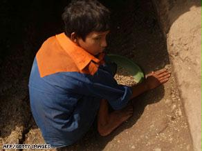 الفقر يجبر الأطفال على العمل في أفغانستان