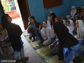 تهاجم طالبان مدارس البنات بحجة مخالفتها للعقيدة الإسلامية