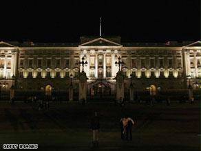 كان القصر قد قام بتشديد الرقابة بعد وقوع عدد من التجاوزات