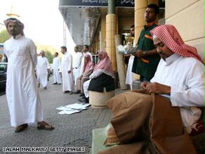 المجتمع السعودي يعاني بعض ظواهر التمييز