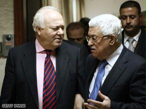 عباس برفقة وزير الخارجية الإسباني