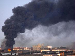 النيران تندلع في مباني بقطاع غزة جراء الاشتباكات العنيفة