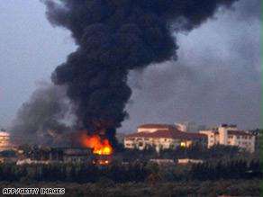 النيران تشتعل في مقر الأونروا في غزة
