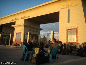 معبر رفح آخر منطقة قبل الوصول إلى غزة
