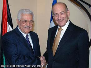 أولمرت يدعو عباس لاستئناف مباحثات السلام