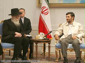 الرئيس الإيراني محمود أحمدي نجاد في لقاء مع وفد يهودي إيراني.