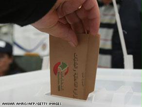 التصويت في الانتخابات اللبنانية على أشده والأحزاب في منافسة شرسة