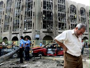 آثار تفجيرا الأحد الدامي في العراق