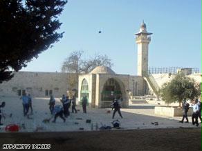 من المواجهات السابقة في المسجد الأقصى بين الشرطة الإسرائيلية والفلسطينيين