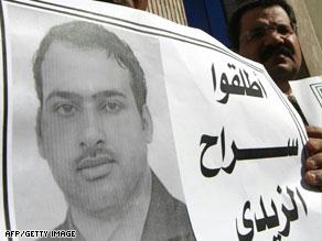 تظاهرات تطالب بإطلاق سراح الصحفي العراقي منتظر الزيدي الذي أصبح يعرف برامي الحذاء