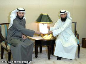 المسلم يقدم طلبه إلى أمانة مجلس الأمة الكويتي
