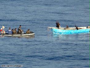 قراصنة صوماليون في البحر