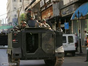 قوات الجيش اللبنانية تعود للانتشار في شوارع بيروت