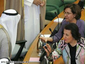 البرلمان الكويتي يشهد العديد من السجالات السياسية