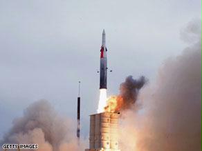 صورة من الارشيف لتجربة سابقة لصاروخ السهم