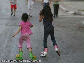''خط ساخن'' لمتابعة قضايا الأطفال بمصر