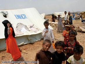 لاجئون يمنيون في مخيم قرب صعدة