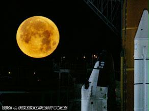 القمر لن يكون أزرق ولكن المصطلح يشير إلى ظهوره بدرا مرتين بالشهر ذاته