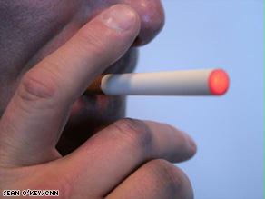 يقول منتجو السيجارة الإلكترونية أنها لا تحوي مكونات ضارة بالصحة