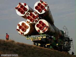 ناقلة روسية تحمل صاروخا من طراز سيوز