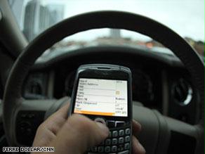 إرسال الرسائل القصيرة أثناء القيادة يسبب الحوادث