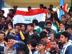 مشجعون في إحدى مبارايات كرة القدم في العراق