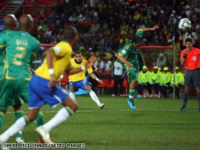 لاعبو البرازيل وجدوا صعوبة في اختراق الدفاعات الجنوب أفريقية