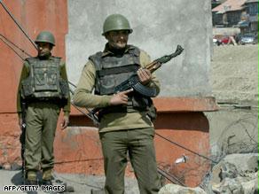 الشرطة الهندية تفرض إجراءات أمنية صارمة في سرينغار
