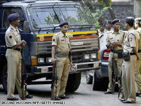 الهجوم على مومباي نفذه 10 أشخاص واستمر ثلاثة أيام وأسفر عن مقتل ما يزيد على 160 شخصا