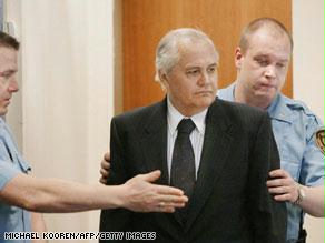 ميلوتينوفيتش أثناء مثوله أمام المحكمة