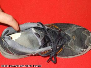 صورة ''عن قرب'' للحذاء الذي استهدف جياوباو