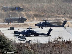 مروحيات قتالية أمريكية من طراز أباتشي تجري تدريبات في قاعدة بكوريا الجنوبية