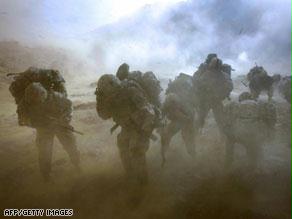 تشارك إيساف في العمليات القتالية وإعادة الاعمار بأفغانستان