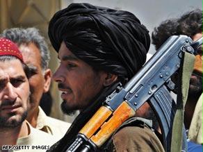 مسلح ينتمي لحركة طالبان باكستان في بونر
