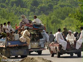 مئات الآلاف من الباكستانيين نزحوا من المناطق الشمالية بسبب المعارك مع طالبان
