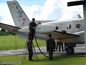 طائرة استكشاف تابعة لسلاح الطيران البرازيلي تشارك في عمليات البحث