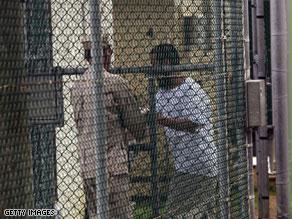 السلطات الأمريكية تبحث عن سجون بديلة لاستقبال معتقلي غوانتانامو