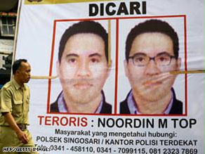 تلاحق السلطات الإندونيسية نور الدين توب منذ سنوات