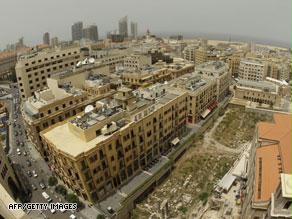 وسط مدينة بيروت وتبدو في الخلفية ناطحات السحاب الجديدة