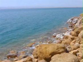 تراجع واضح لمياه البحر الميت