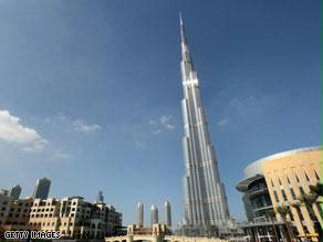 برج خليفة يرتفع لأكثر من 800 متر