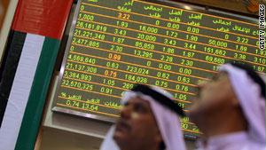 متعاملان في سوق دبي المالية