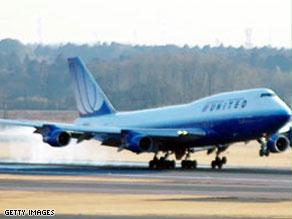 تقاضت شركات الطيران الأمريكية نحو 8 مليارات دولارا من مسافريها في شكل ''رسوم إضافية''