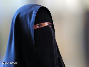 إمام مسجد بباريس اعتبر البرقع وسيلة للهيمنة الجنسية!