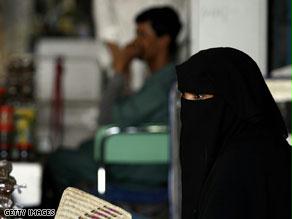 تباين الآراء حول جلد وحبس طالبة سعودية