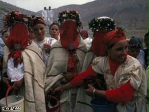 عرائس أمازيغيات ملثمات في املشيل