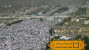 ملايين الحجاج يصعدون على جبل عرفات في اليوم التاسع من ذي الحجة